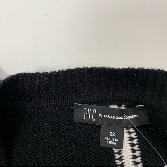 Black and White Side Slit Cable Knit Sweater - Picture 14 of 14